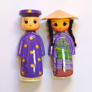 Magnet frigo en forme de poupée vietnamienne peint à la main par la boutique art-saigon.com