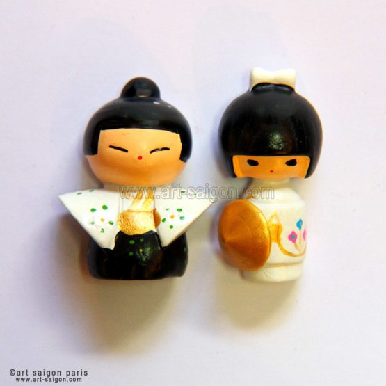 Magnet en forme de poupée japonaise peint à la main par la boutique art-saigon.com