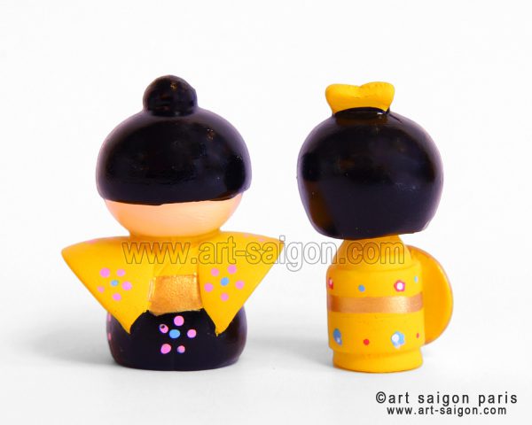 Kokeshi - Couple de Poupées japonaises Jaunes  (H4cm) (réf.7D-8257 ) – Image 3