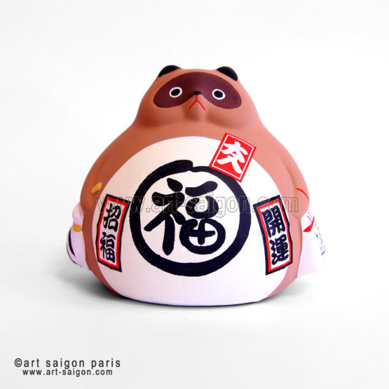 Tanuki, figurine japonaise porte-bonheur en argile,  elle fait aussi office de tirelire. C'est un symbole de bonne fortune. Article vendu par Art-saigon.com