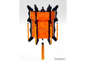 Lampion Asiatique en Bois et Soie Orange de la ville de Hoi An au Vietnam, Lanterne Traditionnel en Tissu, Bambou et Bois |Décoration et Artisanat Asiatique - Article vendu par la Boutique Art-saigon.com