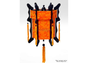 Lampion Asiatique en Bois et Soie Orange de la ville de Hoi An au Vietnam, Lanterne Traditionnel en Tissu, Bambou et Bois |Décoration et Artisanat Asiatique - Article vendu par la Boutique Art-saigon.com