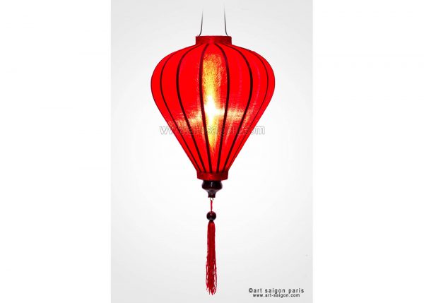 Lampion Traditionnel en Soie Rouge de la ville de Hoi An au Vietnam, Lanterne Asiatique en Tissu, Bambou et Bois. Article vendu par la Boutique Art-saigon.com