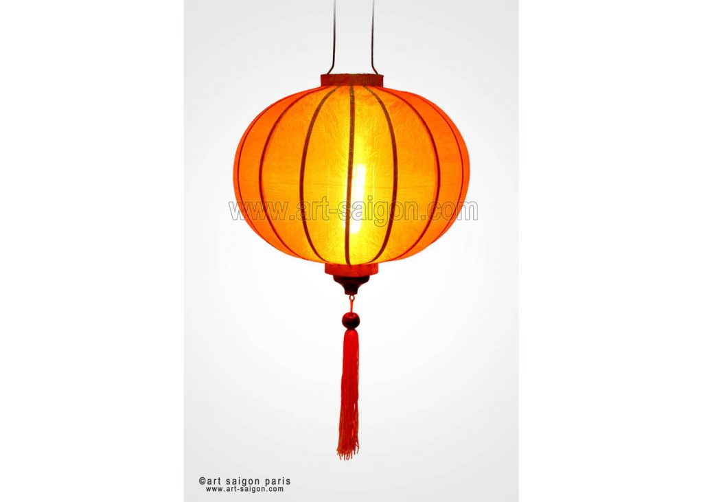 Lampion Traditionnel en Soie Orange de la ville de Hoi An au Vietnam, Lanterne Asiatique en Tissu, Bambou et Bois. Article vendu par la Boutique Art-saigon.com