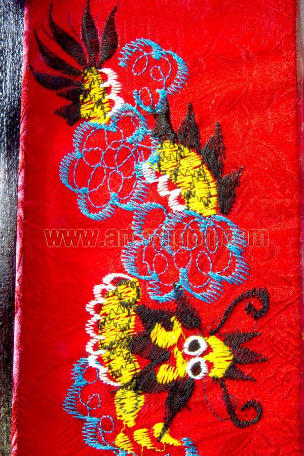 Lampion en Bois et Soie Rouge Brodé H50cm - Lanterne Tissu Asiatique (réf. LSB-55RD) – Image 5