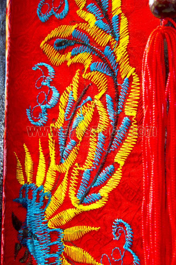 Lampion en Bois et Soie Rouge Brodé H50cm - Lanterne Tissu Asiatique (réf. LSB-55RD) – Image 6