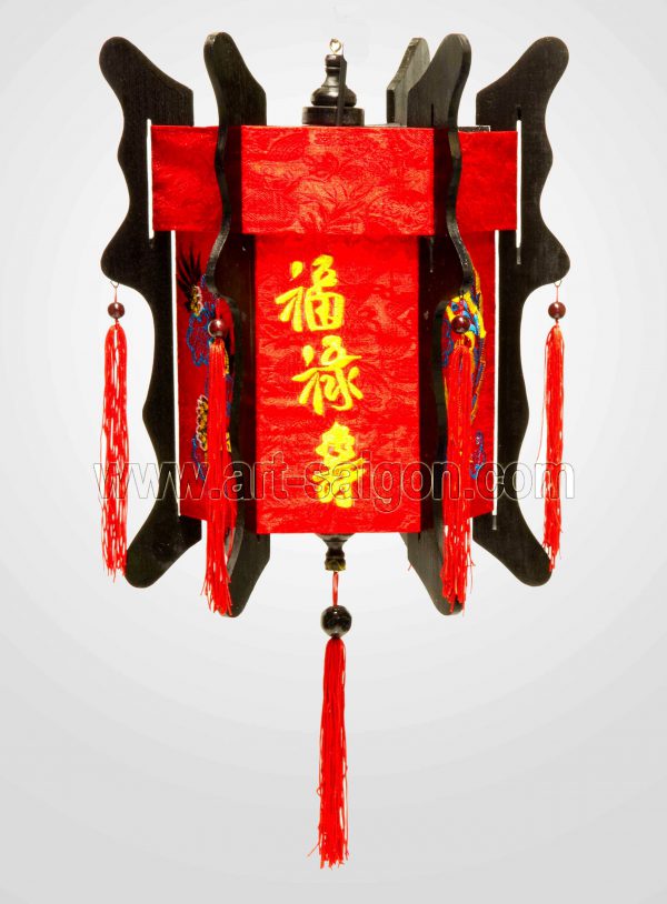 Lampion en Bois et Soie Rouge Brodé H50cm - Lanterne Tissu Asiatique (réf. LSB-55RD) – Image 3
