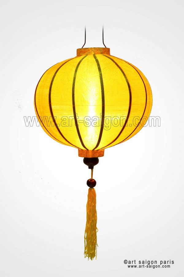 Lampion en Soie Jaune de la ville de Hoi An au Vietnam, Lanterne Asiatique en Tissu, Bambou et Bois. Article vendu par la Boutique Art-saigon.com