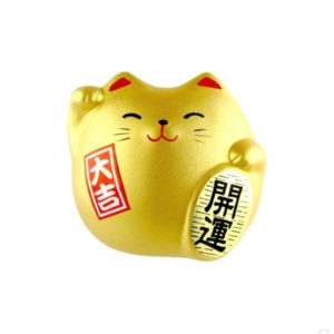 Maneki neko est un chat japonais porte bonheur, chance et fortune. Il est en argile de couleur Doré or fabriqué au Japon. Article vendu par Art-saigon.com