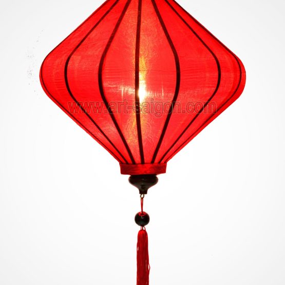 Lampion en Soie Rouge de la ville de Hoi An au Vietnam, Lanterne Asiatique en Tissu, Bambou et Bois. Article vendu par la Boutique Art-saigon.com