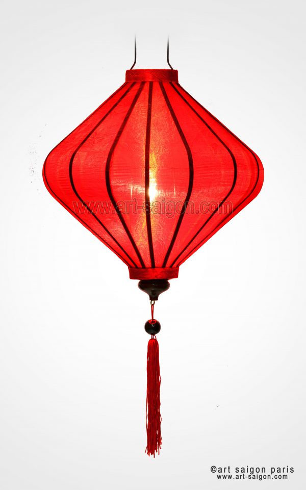 Lampion en Soie Rouge de la ville de Hoi An au Vietnam, Lanterne Asiatique en Tissu, Bambou et Bois. Article vendu par la Boutique Art-saigon.com
