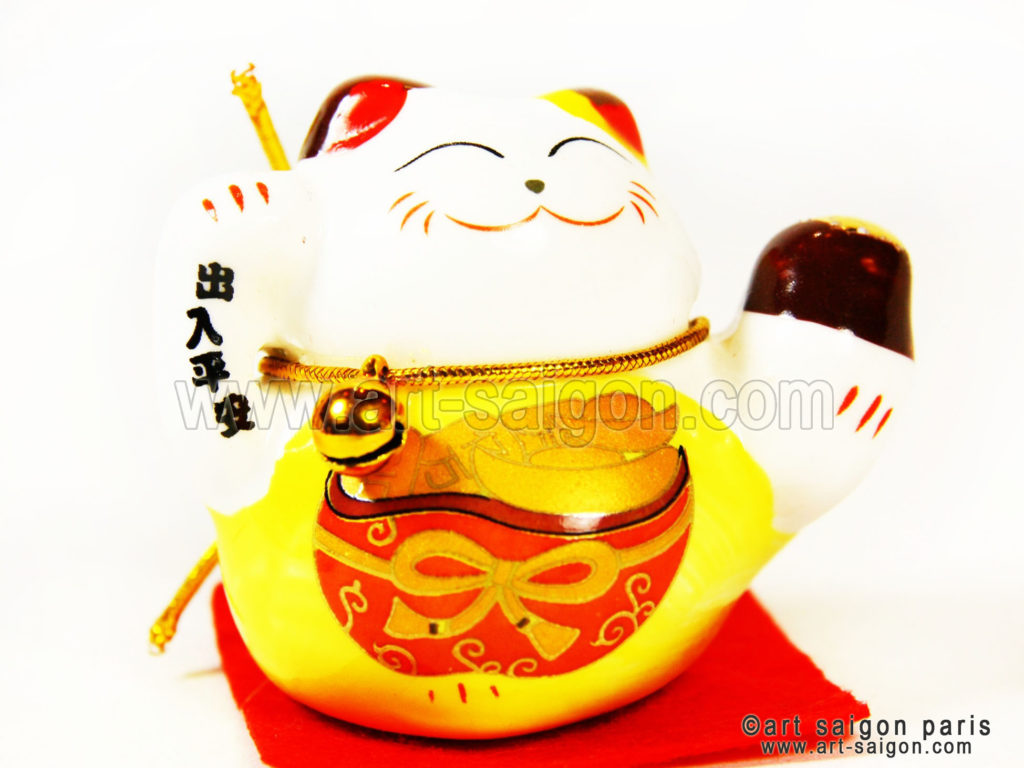 maneki neko chat porte bonheur japonais japon porcelaine blanc decoration asiatique art-saigon jaune doré