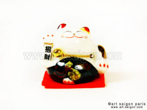 maneki neko chat porte bonheur japonais japon porcelaine blanc decoration asiatique art-saigon