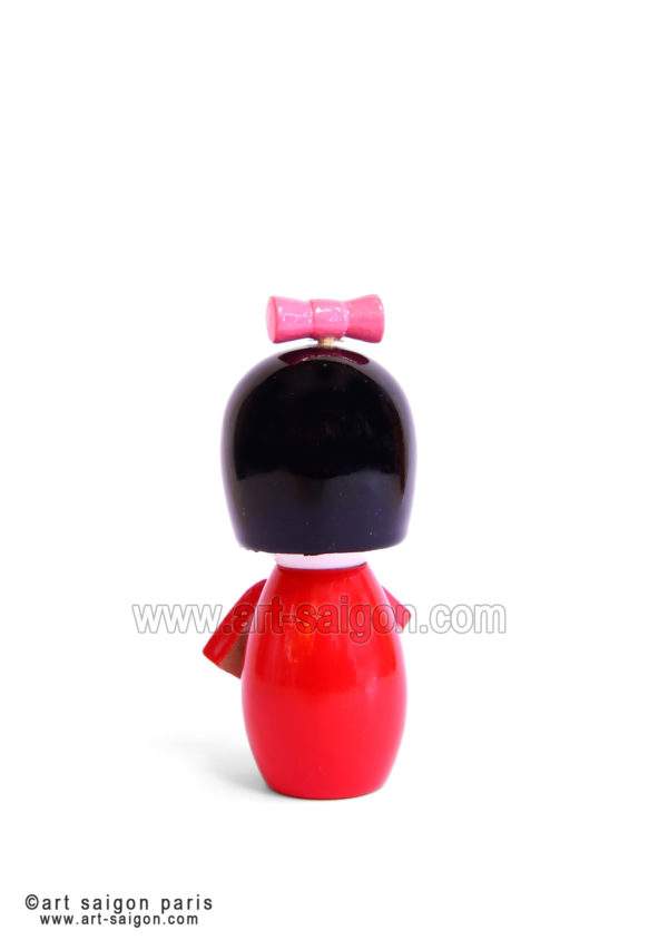 Kokeshi Rouge en Bois (H9cm) (réf. 7D-8323) – Image 4