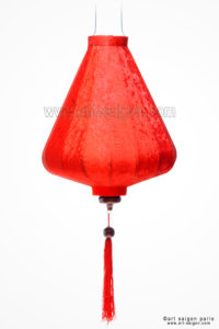 A25-rouge1_web-200x300 Comment sont fabriqués les lampions et lanternes de Hoi An