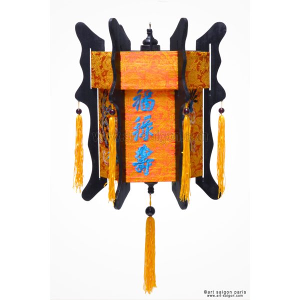 Lampion Asiatique en Bois et Soie Orange Brodé de la ville de Hoi An au Vietnam, Lanterne Traditionnel en Tissu, Bambou et Bois |Décoration et Artisanat Asiatique - Article vendu par la Boutique Art-saigon.com