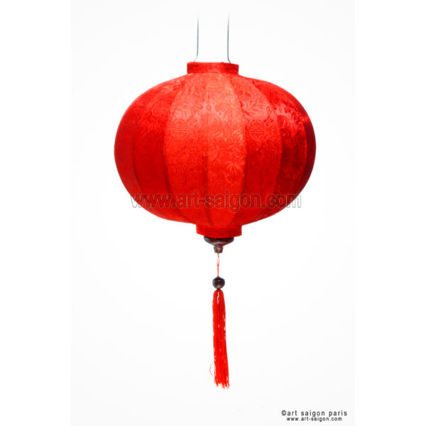 Lampion Traditionnel en Soie Rouge de la ville de Hoi An au Vietnam, Lanterne Asiatique en Tissu, Bambou et Bois. Article vendu par la Boutique Art-saigon.com