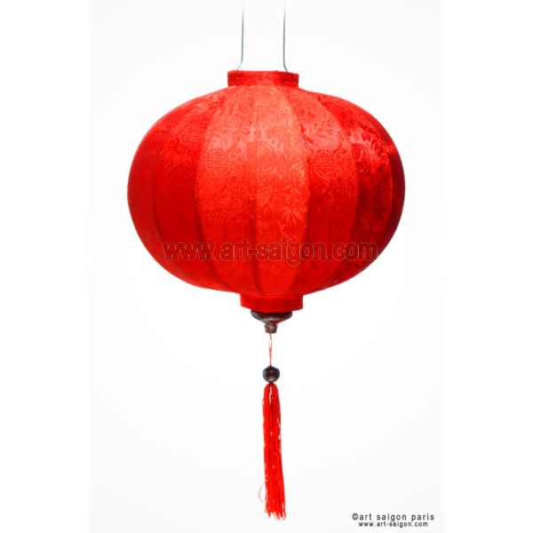 Lampion Traditionnel en Soie Rouge de la ville de Hoi An au Vietnam, Lanterne Asiatique en Tissu, Bambou et Bois. Article vendu par la Boutique Art-saigon.com