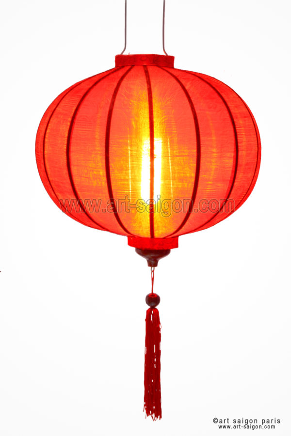 Lampion Traditionnel en Soie Rouge de la ville de Hoi An au Vietnam, Lanterne Asiatique en Tissu, Bambou et Bois. Article vendu par la Boutique Art-saigon.com