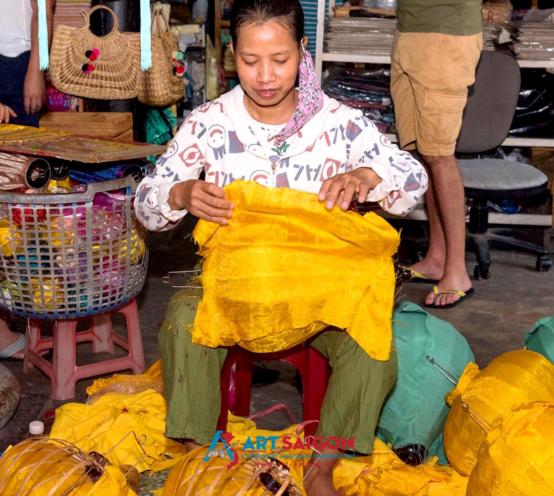 Lanterne Vietnamienne En Soie Traditionnelle De Hoi An - Diamètre 45cm, Couleur Rouille Doré - Déco Asiatique Artisanale