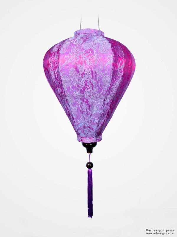 Lampion Traditionnel en Soie Mauve de la ville de Hoi An au Vietnam, Lanterne Asiatique en Tissu, Bambou et Bois. Article vendu par la Boutique Art-saigon.com
