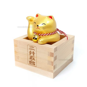 Maneki neko est un chat japonais porte bonheur, chance et fortune. Il est en argile de couleur doré or fabriqué au Japon. Article vendu par Art-saigon.com