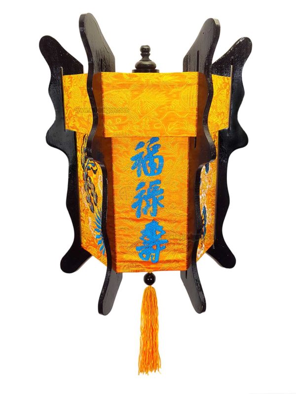 Applique en soie brodé orange de la ville de Hoi An au Vietnam par Art Saigon