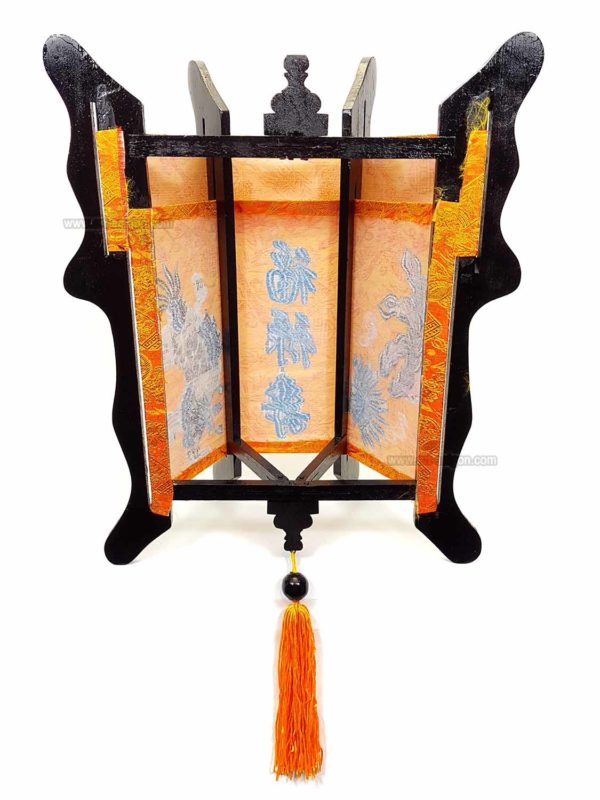 Applique en soie brodé orange de la ville de Hoi An au Vietnam par Art Saigon