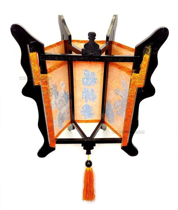Applique en soie brodé orange de la ville de Hoi An au Vietnam par Art Saigon