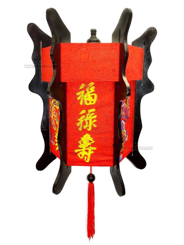 Applique Asiatique rouge brodé en soie et bois de Hoi An au Vietnam par Art-Saigon
