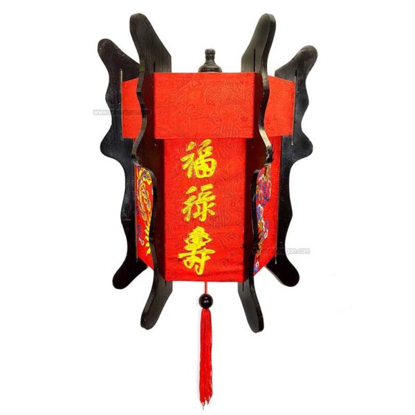 Applique Asiatique rouge brodé en soie et bois de Hoi An au Vietnam par Art-Saigon