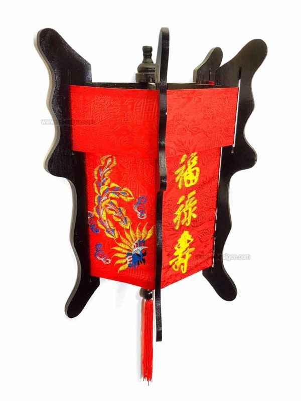 Applique Asiatique rouge brodé en soie et bois de Hoi An au Vietnam par Art-Saigon