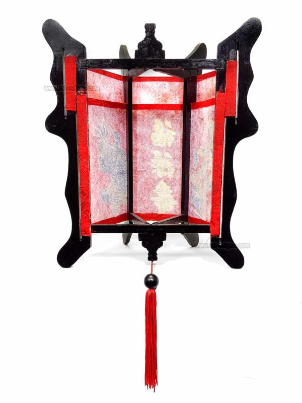 Applique Asiatique rouge brodé en soie et bois de Hoi An au Vietnam par Art-Saigon