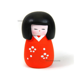 Kokeshi Rouge en terre cuite - Poupée Japonaise par art-saigon.com