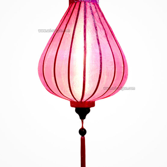 Lampion Traditionnel en Soie Rose de la ville de Hoi An au Vietnam, Lanterne Asiatique en Tissu, Bambou et Bois. Article vendu par la Boutique Art-saigon.com