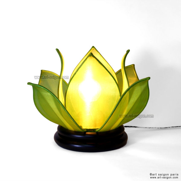 Lampe de chevet Fleur de Lotus en soie vert, fabrication artisanale à Hoi An au Vietnam. Article vendu par la Boutique Art-saigon.com