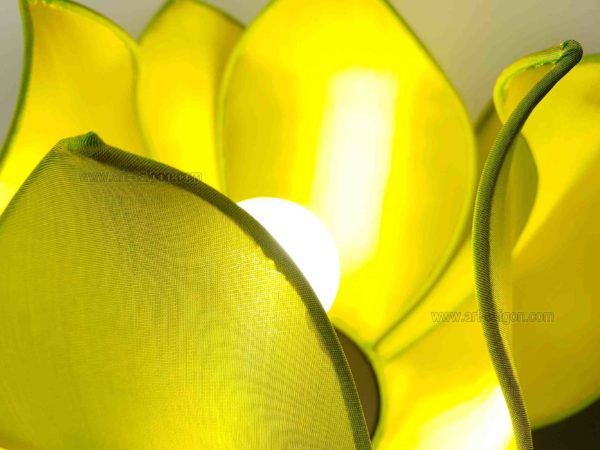 Lampe de chevet Fleur de Lotus en soie vert, fabrication artisanale à Hoi An au Vietnam. Article vendu par la Boutique Art-saigon.com