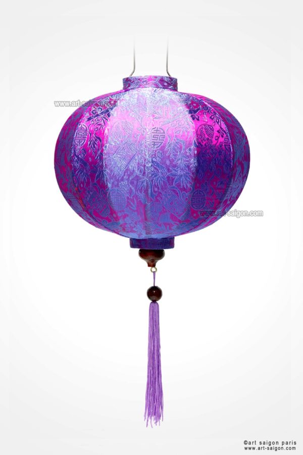 Lampion Traditionnel en Soie Mauve de la ville de Hoi An au Vietnam, Lanterne Asiatique en Tissu, Bambou et Bois |Décoration et Artisanat Asiatique - Article vendu par la Boutique Art-saigon.com
