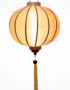Lampion en Soie Beige de la ville de Hoi An au Vietnam, Lanterne Asiatique en Tissu, Bambou et Bois. Article vendu par la Boutique Art-saigon.com