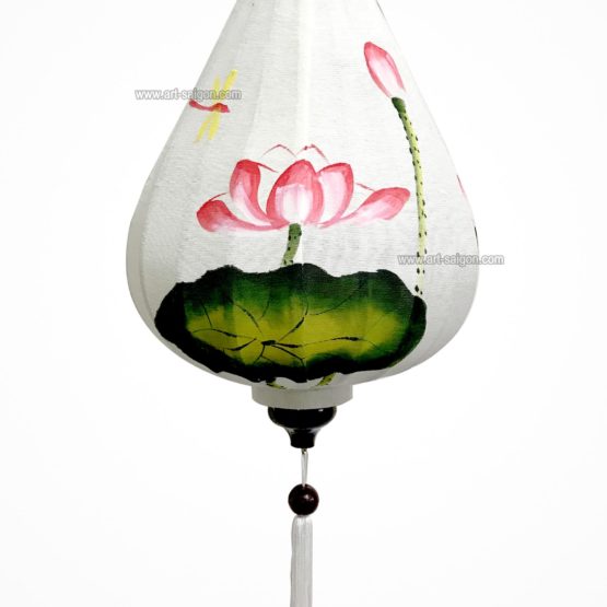 Lampion en Tissu de Lin de la ville de Hoi An au Vietnam peint à la main. Motif Fleur de Lotus. Lanterne Asiatique en Tissu, Bambou et Bois. Article vendu par la Boutique Art-saigon.com