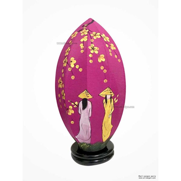 Lampe de Chevet en Pétale de Lotus en Tissu de Lin Rose, Lampe de Table de Hoi An au Vietnam. Peint à la main, Motif Femmes Vietnamiennes et Fleurs de Cerisier. Article vendu par la Boutique Art-saigon.com