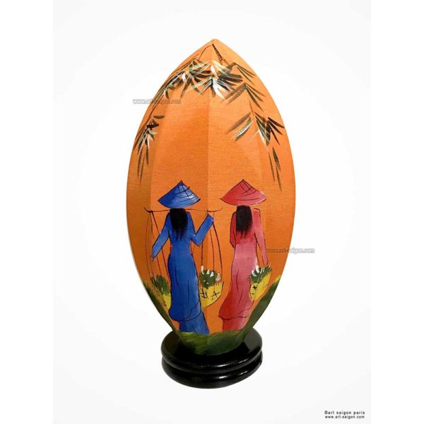 Lampe de Chevet en Pétale de Lotus en Tissu de Lin Orange, fabrication artisanale à Hoi An au Vietnam. Peint à la main, Motif Femmes Vietnamiennes et Bambou. Article vendu par la Boutique Art-saigon.com