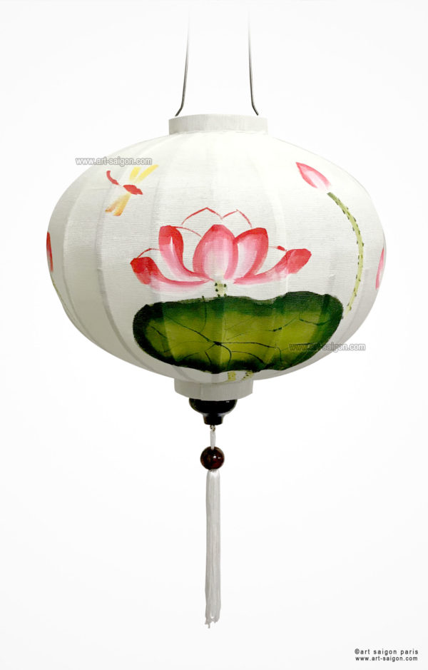 Lampion en Tissu de Lin de la ville de Hoi An au Vietnam peint à la main. Motif Fleur de Lotus. Lanterne Asiatique en Tissu, Bambou et Bois. Article vendu par la Boutique Art-saigon.com
