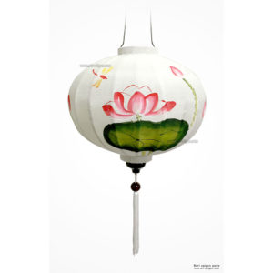 Lampion en Tissu de Lin de la ville de Hoi An au Vietnam peint à la main. Motif Fleur de Lotus. Lanterne Asiatique en Tissu, Bambou et Bois. Article vendu par la Boutique Art-saigon.com