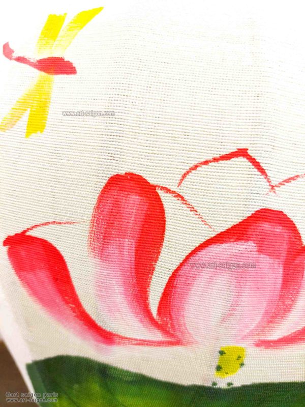 Lampion en Tissu de Lin de la ville de Hoi An au Vietnam peint à la main. Motif Fleur de Lotus. Lanterne Asiatique en Tissu, Bambou et Bois. Article vendu par la Boutique Art-saigon.com