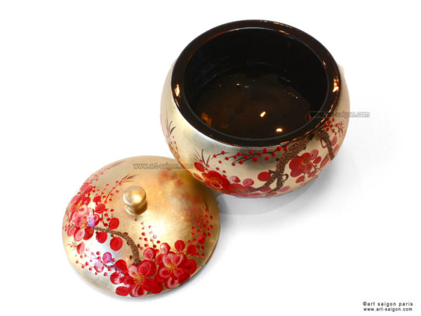 Boite Ronde en Bois Laqué Doré, Motif Fleurs de Cerisier Rouges. Décoration et Artisanat du Vietnam. Article vendu par la Boutique Art-saigon.com