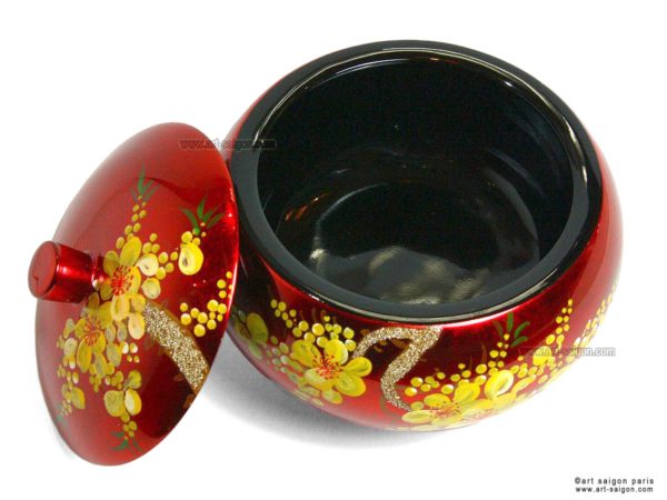 Boite Ronde en Bois Laqué Rouge, Motif Fleurs de Cerisier Jaunes. Décoration et Artisanat du Vietnam. Article vendu par la Boutique Art-saigon.com