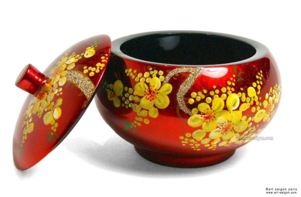 Boite Ronde en Bois Laqué Rouge, Motif Fleurs de Cerisier Jaunes. Décoration et Artisanat du Vietnam. Article vendu par la Boutique Art-saigon.com