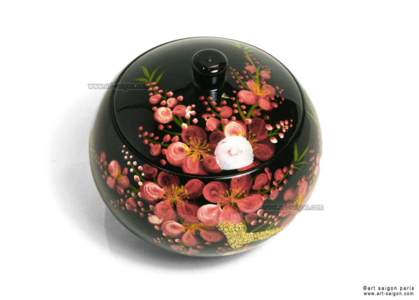 Boite Ronde en Bois Laqué Noir, Motif Fleurs de Cerisier Rouges. Décoration et Artisanat du Vietnam. Article vendu par la Boutique Art-saigon.com
