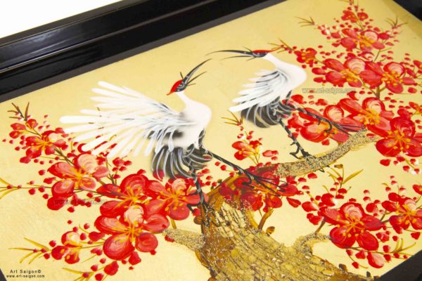 Plateau en Bois Laqué Doré, Motif Couple de Grues et Fleurs de Cerisier Rouges. Décoration et Artisanat du Vietnam. Article vendu par la Boutique Art-saigon.com